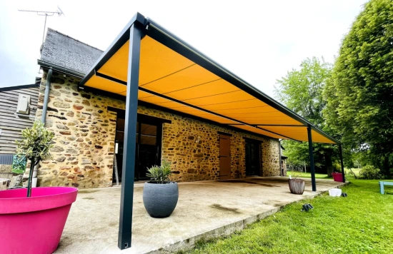 Pergola &agrave; toile r&eacute;tractable et montants aluminium