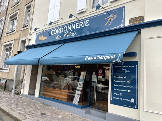 Cordonnerie du Palais &agrave; Laval : nouveau store-banne