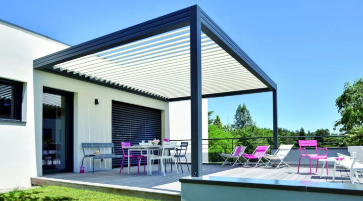 Prot&eacute;gez vous du soleil avec une pergola bioclimatique