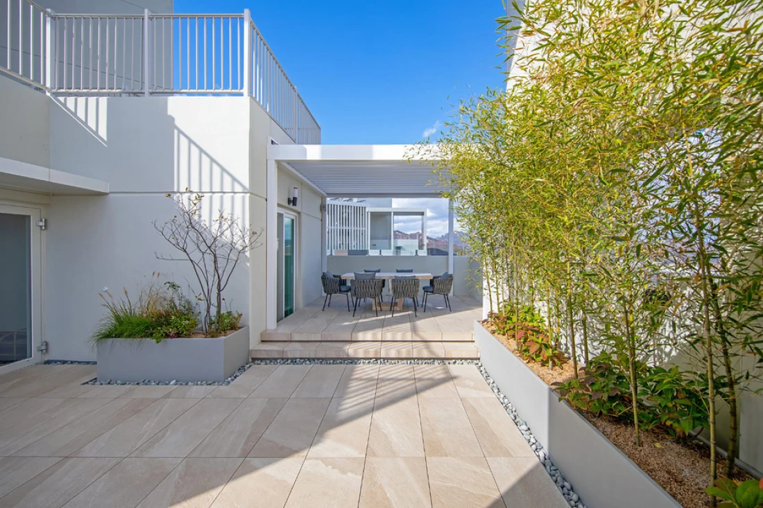 Terrasse en gr&egrave;s c&eacute;rame